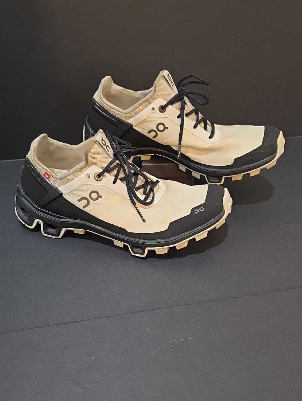 On Cloud Venture Peak Running Womens Trail Sneakers- Cream-Black Size 5.5